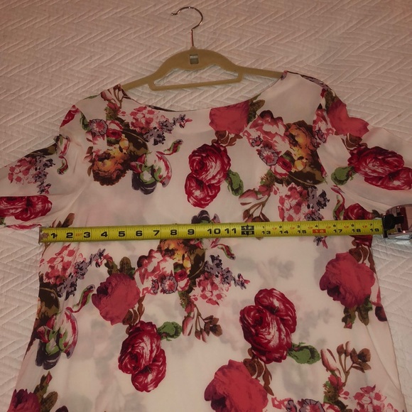 BEAUTIFUL Bebe floral shirt - Picture 6 of 7